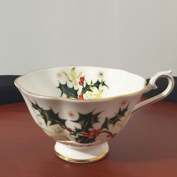 Vintage Royal Albert Yuletide Tea Cup Saucer and Tea Plate circa 1960 - Picture 3 of 13